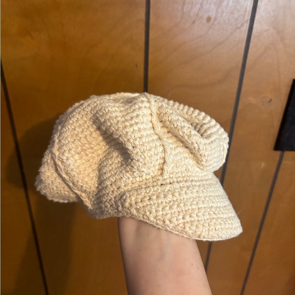 Liz Claiborne hat
